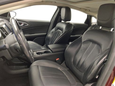 Used 2017 Chrysler 200 Limited Platinum w/ Comfort & Convenience Group image 17