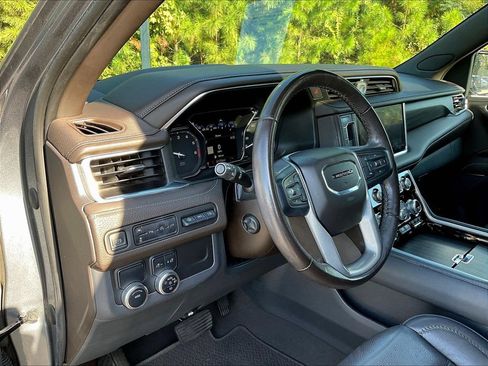 Used 2021 GMC Yukon Denali w/ Denali Premium Package RWD image 4