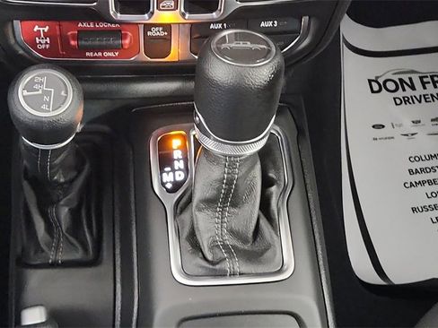 Used 2025 Jeep Gladiator Mojave w/ Convenience Group image 23