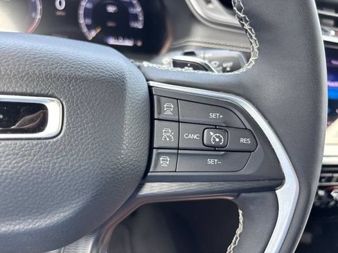 Used 2025 Jeep Grand Cherokee L Laredo RWD image 23