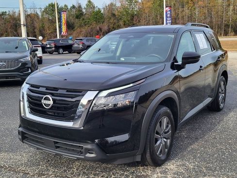 Used 2025 Nissan Pathfinder SV image 7