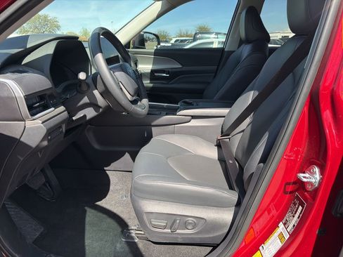 Used 2026 Toyota Grand Highlander XLE w/Panoramic Moonroof/Navig image 7