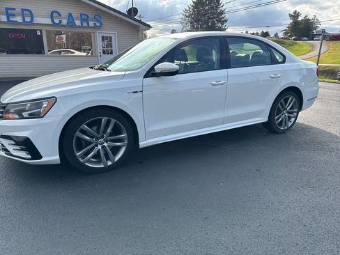 Used 2018 Volkswagen Passat 2.0T S image 3