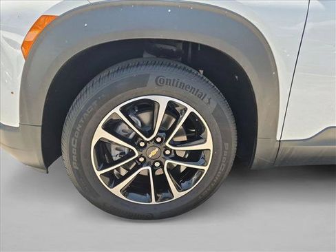 Used 2024 Chevrolet TrailBlazer LT w/ LT Cold Weather Package FWD image 22