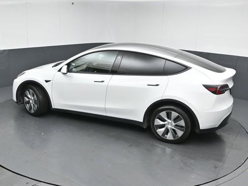 Used 2023 Tesla Model Y Long Range image 43