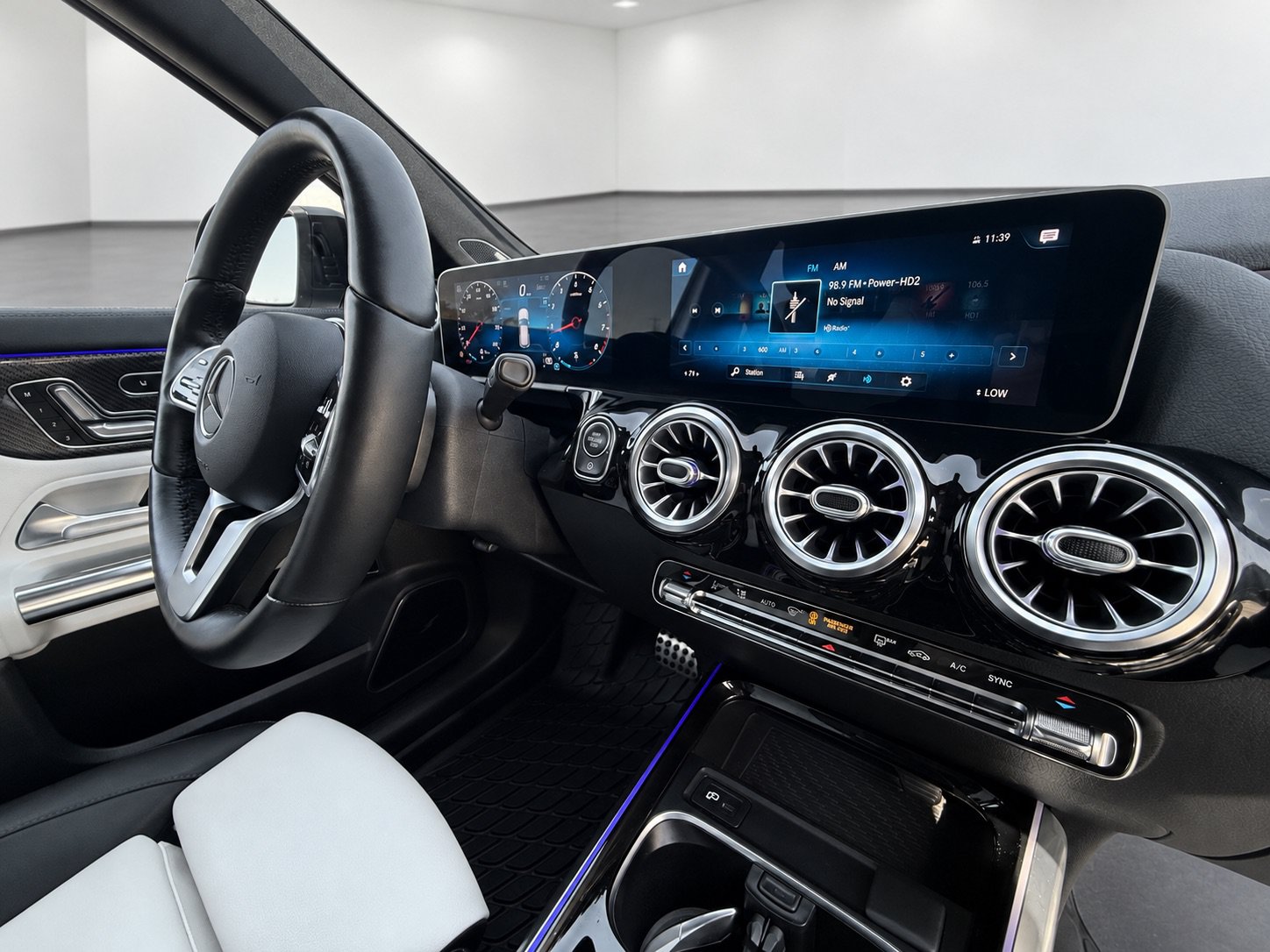 Used 2021 Mercedes-Benz GLA 250 4MATIC image 29