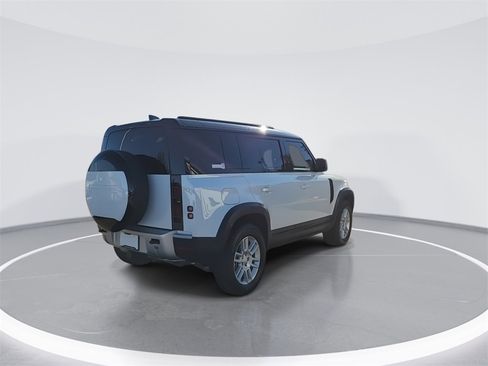 Used 2025 Land Rover Defender 110 S image 8