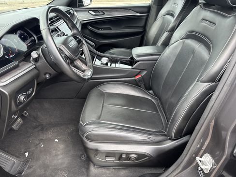 Used 2022 Jeep Grand Cherokee Overland RWD image 5