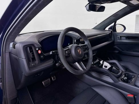 New 2026 Porsche Cayenne GTS image 4