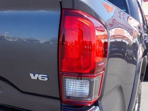 Used 2018 Toyota Tacoma SR5 RWD image 8