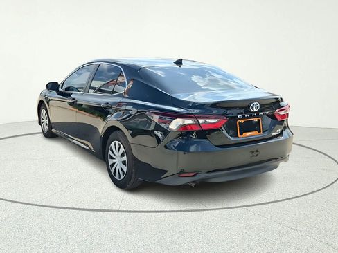 Used 2022 Toyota Camry LE image 4