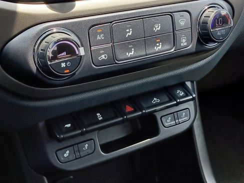 Used 2018 Chevrolet Colorado Z71 AWD/4WD image 22