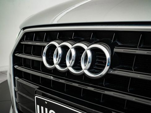 Used 2018 Audi Q3 2.0T Premium w/ Convenience Package image 3