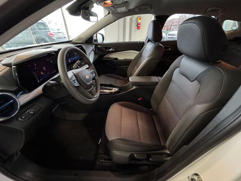 Used 2025 Chevrolet Trax LT image 26