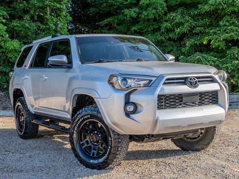 Used 2021 Toyota 4Runner SR5 RWD image 7