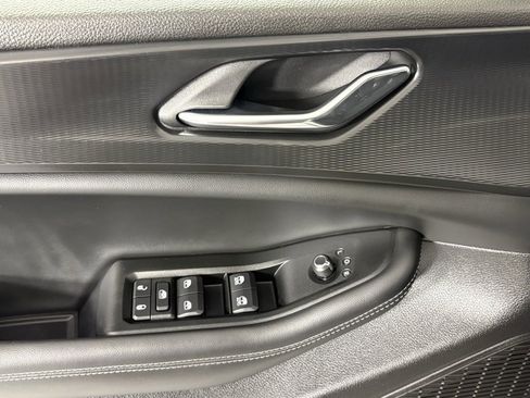 Used 2025 Jeep Grand Cherokee L Laredo image 15