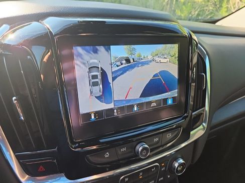 Used 2023 Chevrolet Traverse RS FWD image 22