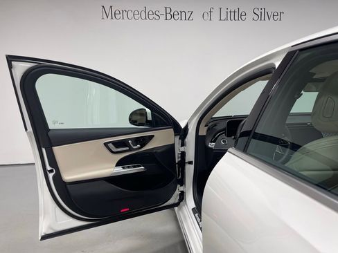Used 2025 Mercedes-Benz E 350 4MATIC Sedan image 16
