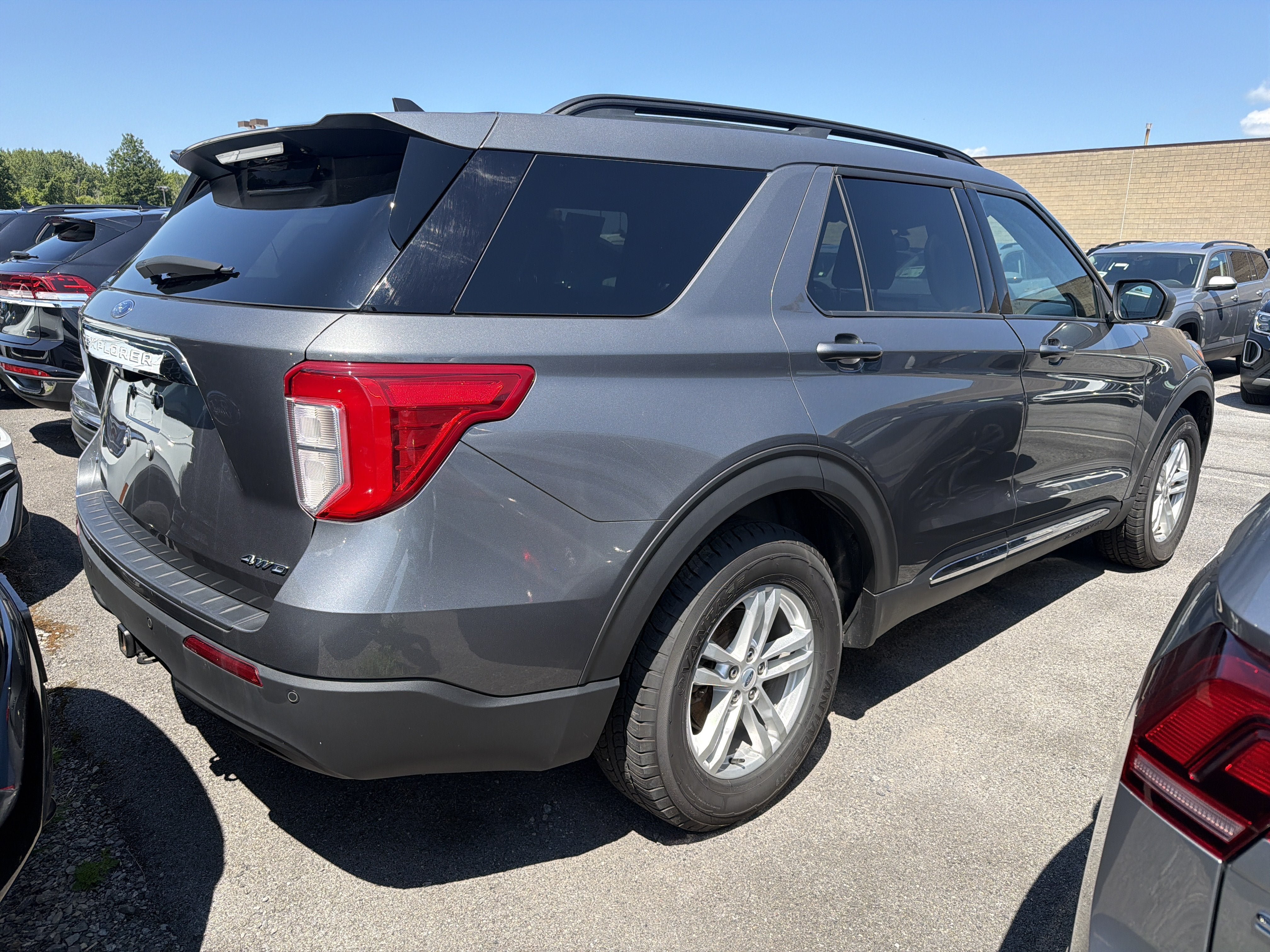 Used 2023 Ford Explorer XLT w/ Class IV Trailer Tow Package AWD/4WD image 6