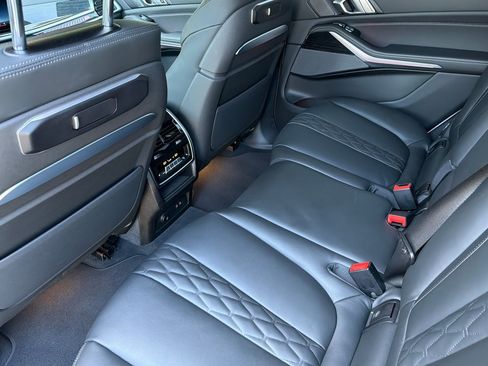 Used 2025 BMW X7 M60i AWD/4WD image 15