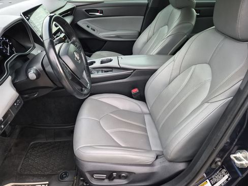 Used 2019 Toyota Avalon XLE w/ All Weather Liner Package FWD image 16