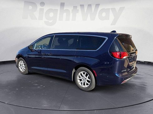 Used 2020 Chrysler Pacifica Touring w/ Advanced Safetytec Group FWD image 3