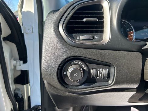 Used 2022 Jeep Renegade Latitude image 15