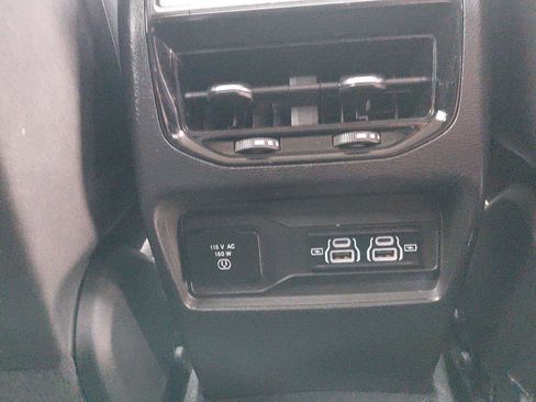 Used 2023 Jeep Grand Cherokee Laredo w/ Luxury Tech Group I image 16