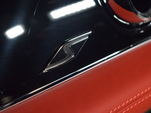 Certified 2022 Bentley Bentayga image 27