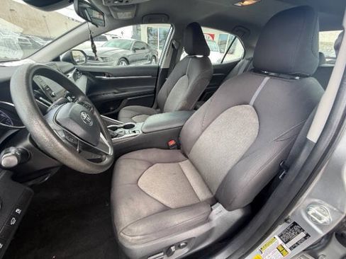 Used 2022 Toyota Camry LE FWD image 17