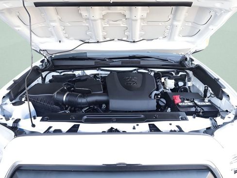 Certified 2023 Toyota Tacoma SR5 AWD/4WD image 9