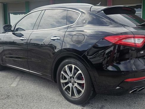 Used 2017 Maserati Levante w/ Luxury Package AWD/4WD image 3