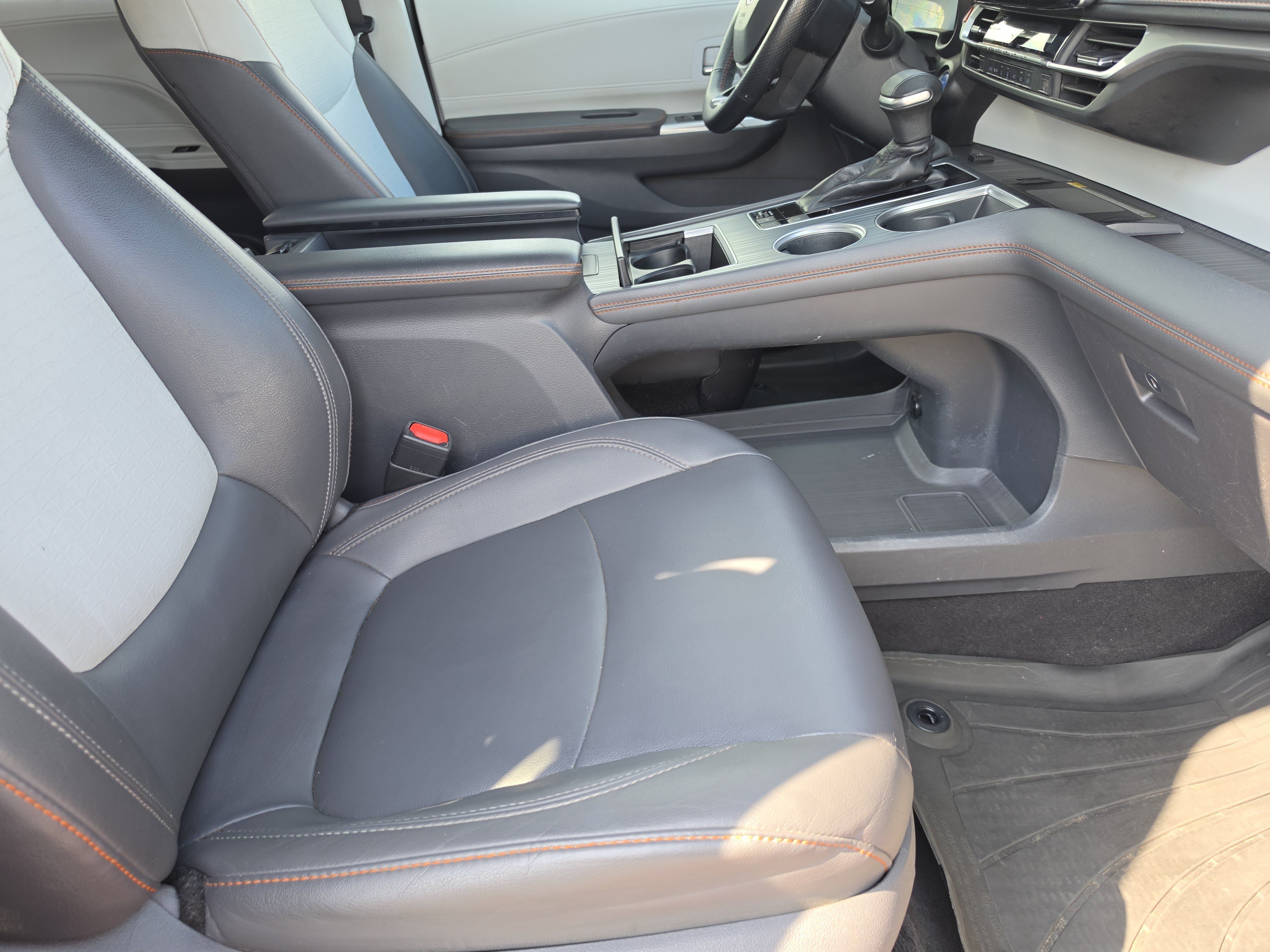 Used 2021 Toyota Sienna XSE w/ XSE Plus Package FWD image 15
