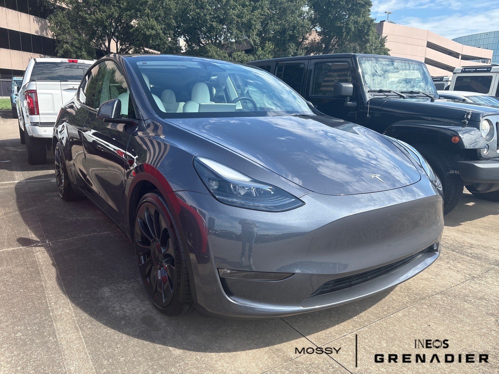 Used 2023 Tesla Model Y Performance AWD/4WD image 1