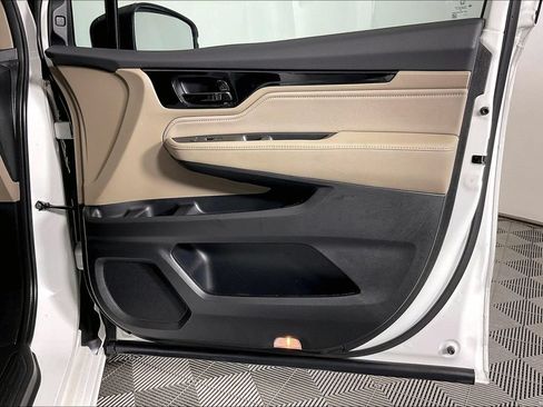 Used 2023 Honda Odyssey Touring image 23