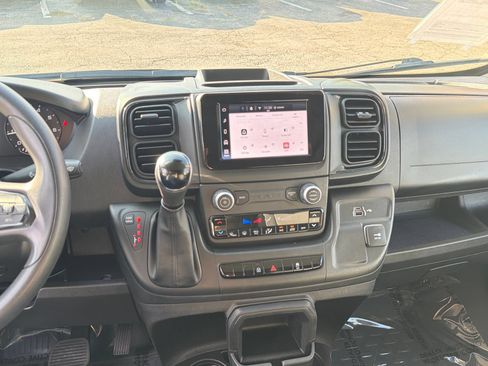Used 2024 RAM ProMaster 2500 w/ Convenience Group FWD image 19
