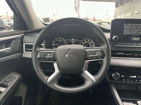 Used 2023 Mitsubishi Outlander SE AWD/4WD image 15