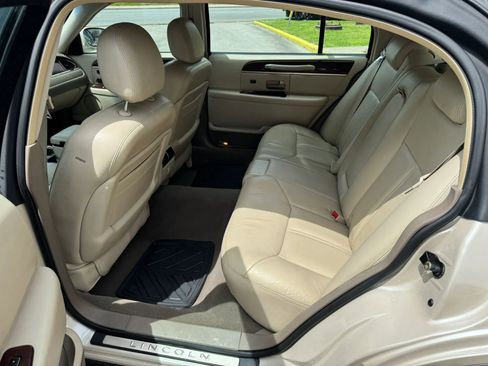 Used 2003 Lincoln Town Car Cartier L RWD image 19