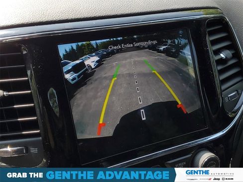 Used 2020 Jeep Grand Cherokee Altitude image 17