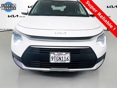 Certified 2025 Kia Niro LX image 2