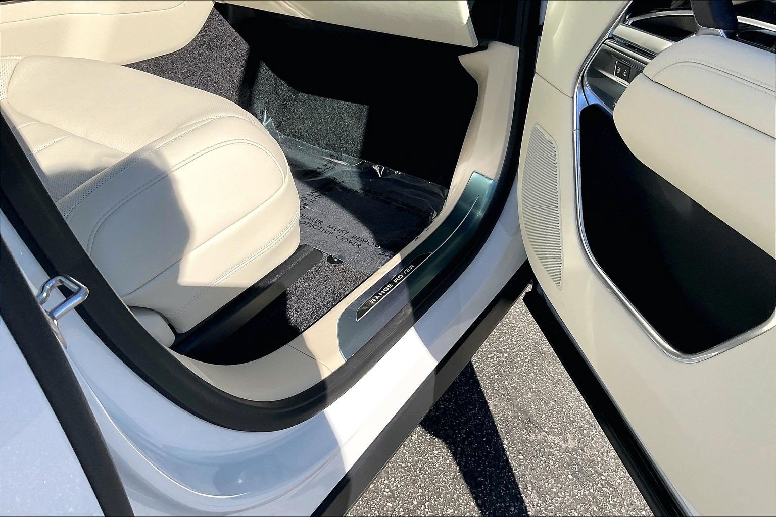 New 2026 Land Rover Range Rover SE AWD/4WD image 9