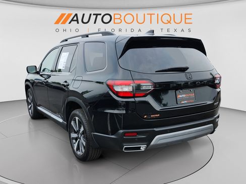 Used 2023 Honda Pilot Touring image 3