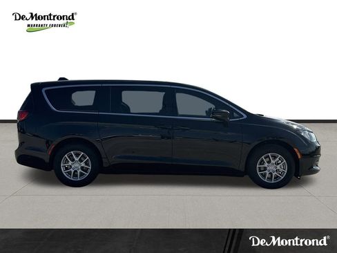 New 2026 Chrysler Voyager LX image 4