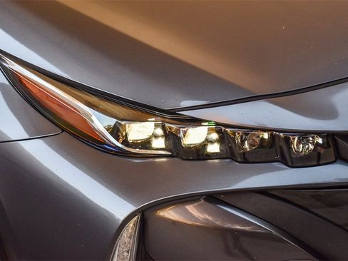 Used 2018 Toyota Prius Prime Premium image 8
