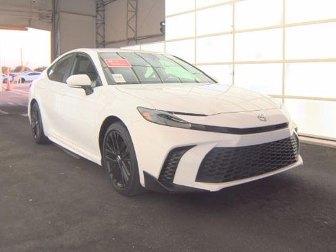 Used 2025 Toyota Camry SE FWD image 6