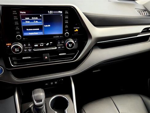 Certified 2021 Toyota Highlander XLE image 35