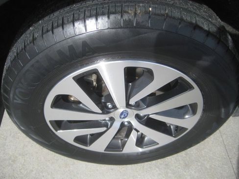 Used 2020 Subaru Outback Premium image 10