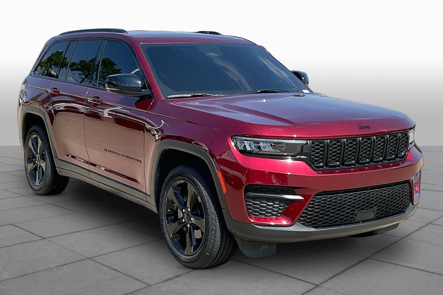 Used 2023 Jeep Grand Cherokee Altitude AWD/4WD image 3
