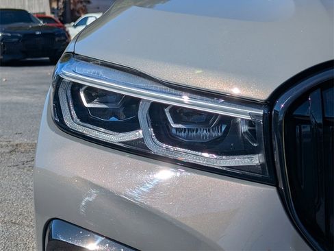 Used 2022 BMW 740i w/ M Sport Package image 29