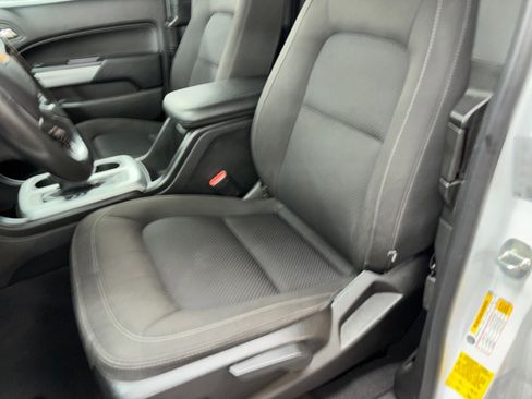 Used 2022 Chevrolet Colorado LT w/ Safety Package image 11